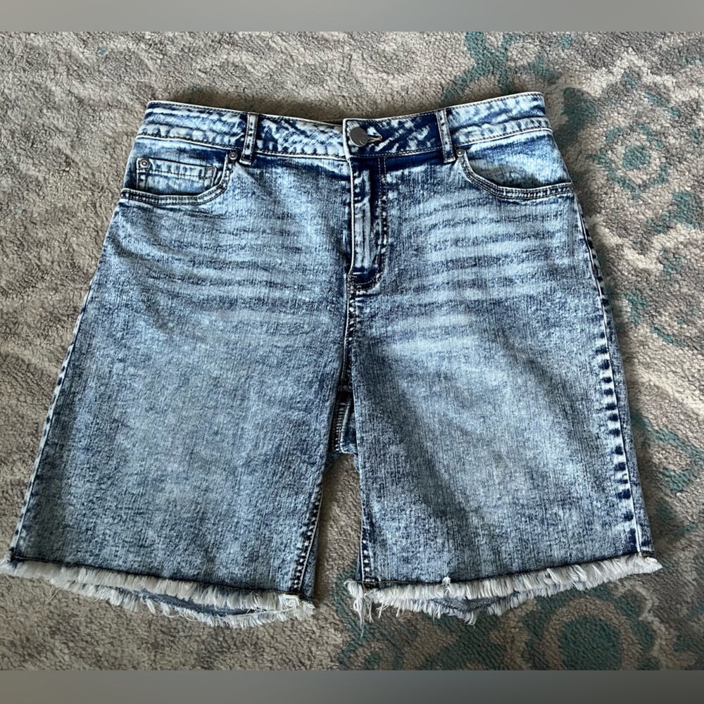 Woman’s vintage high waisted Bermuda shorts